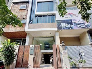 Cần cho thuê căn nhà phố mặt tiền đường d1 kdc him lam, có thang máy giá 75 triệu/tháng