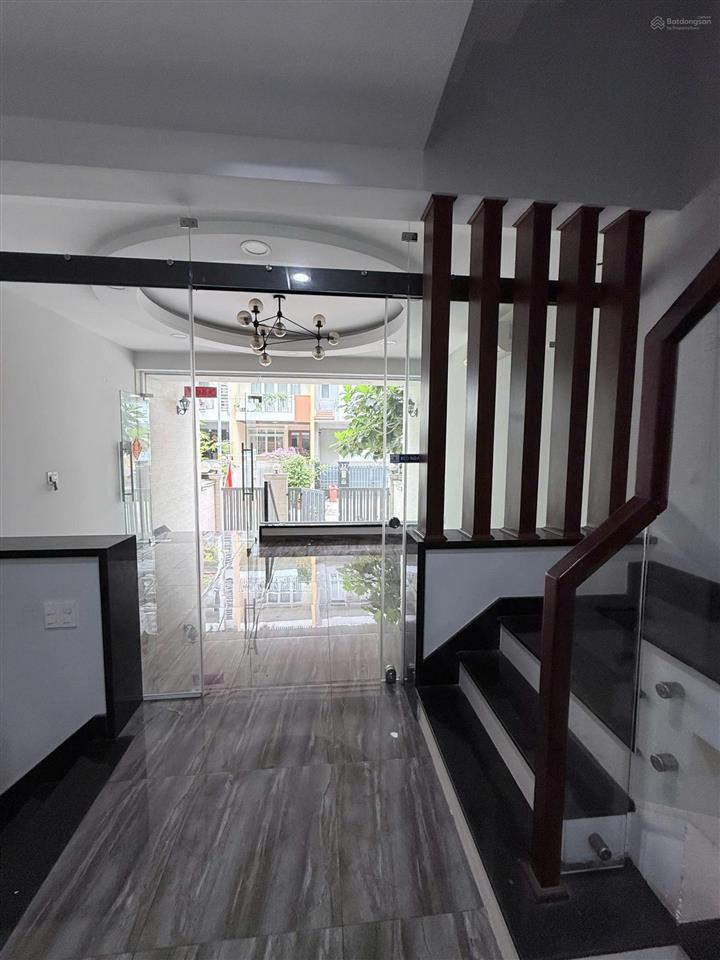 Cần cho thuê nhanh nhà phố him lam ở và văn phòng, có tháng máy chỉ 45 triệu/tháng