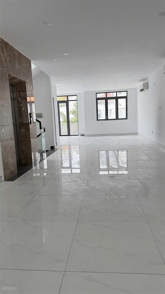 Cần cho thuê biệt thự him lam kênh tẻ, có thang máy, làm văn phòng. giá 90 triệu