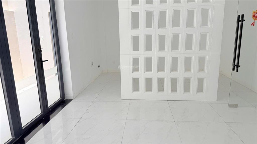 Cần cho thuê biệt thự him lam kênh tẻ, có thang máy, làm văn phòng. giá 90 triệu