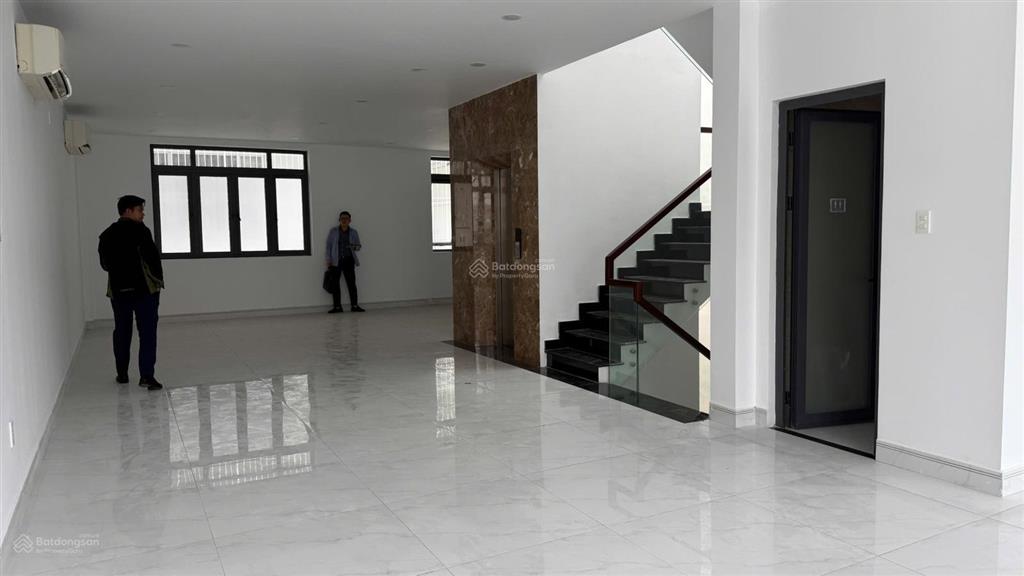 Cần cho thuê biệt thự him lam kênh tẻ, có thang máy, làm văn phòng. giá 90 triệu