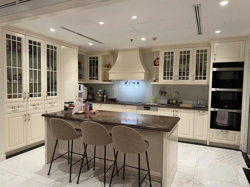Chính chủ cần bán chcc sunrise city siêu đẹp 162m2, 3pn, hướng nam, đã có sổ, giá tốt