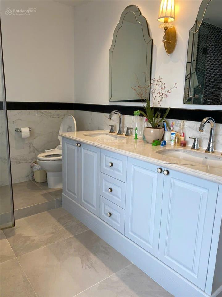 Chính chủ cần bán chcc sunrise city siêu đẹp 162m2, 3pn, hướng nam, đã có sổ, giá tốt
