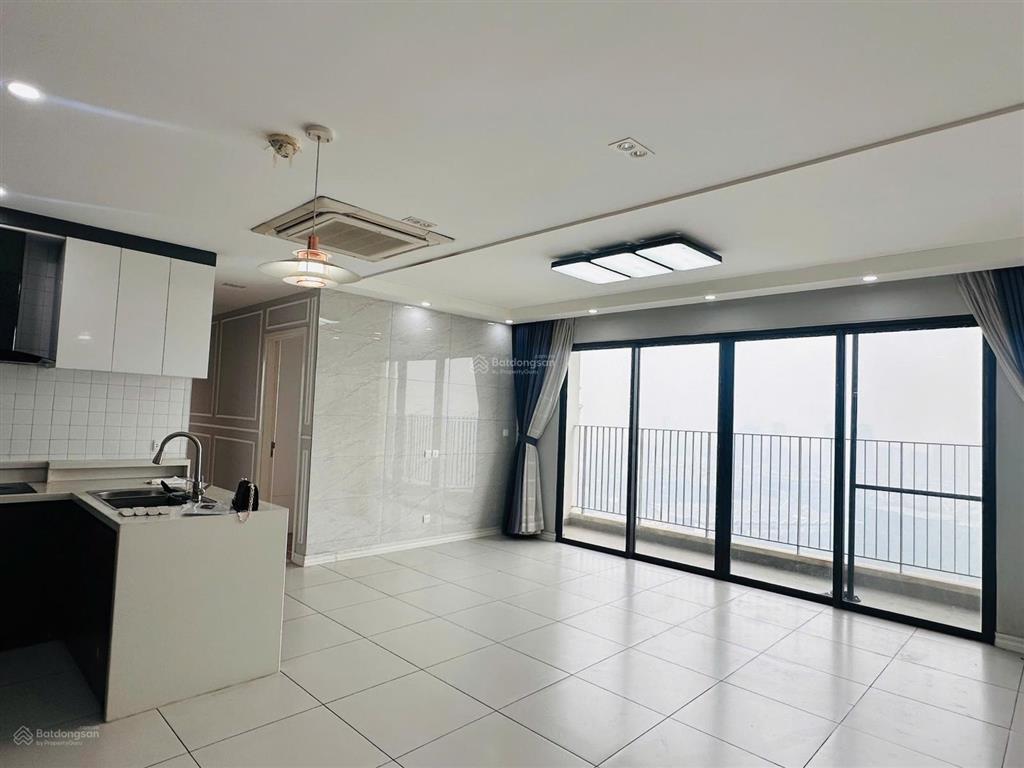 Bán căn hộ chung cư vinhomes d'capitale, 14 tỷ, 101 m2, 3pn, 2wc, đầy đủ nội thất tại hà nội