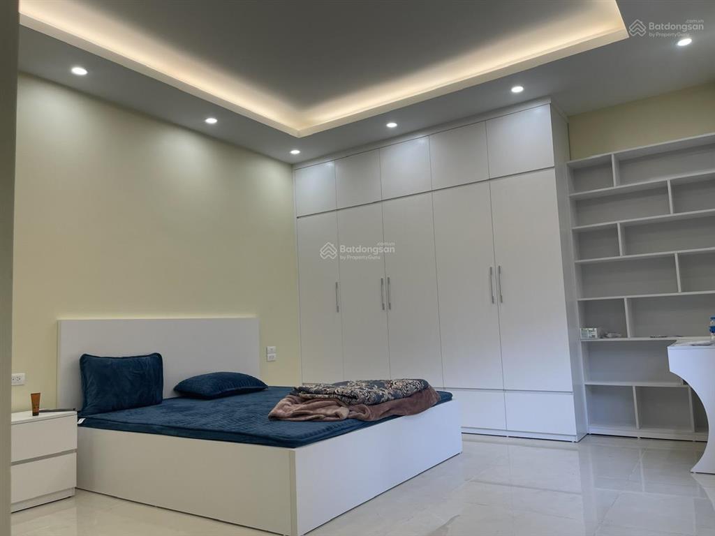 Cho thuê nhà mới, có thang máy, gần công viên ngọc thụy long biên