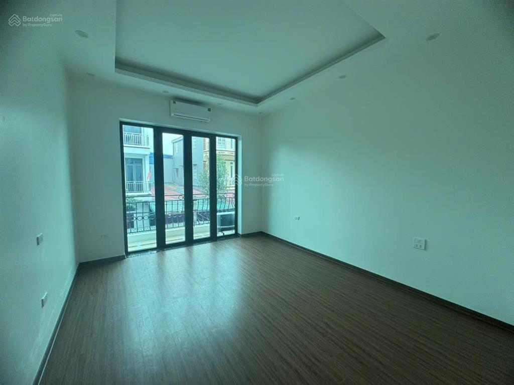 Chính chủ em cần bán nhà 3 tầng, đường thông, ô tô vào đất