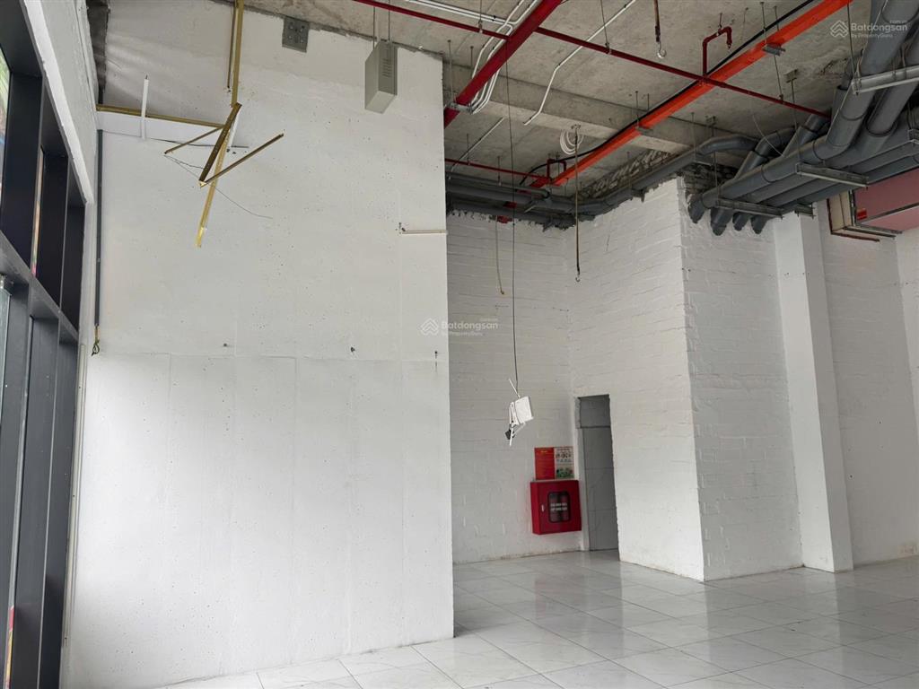 Cho thuê shophouse chung cư cạnh sảnh ra vàomasteri west height