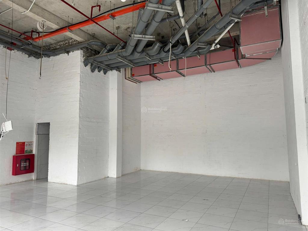 Cho thuê shophouse chung cư cạnh sảnh ra vàomasteri west height