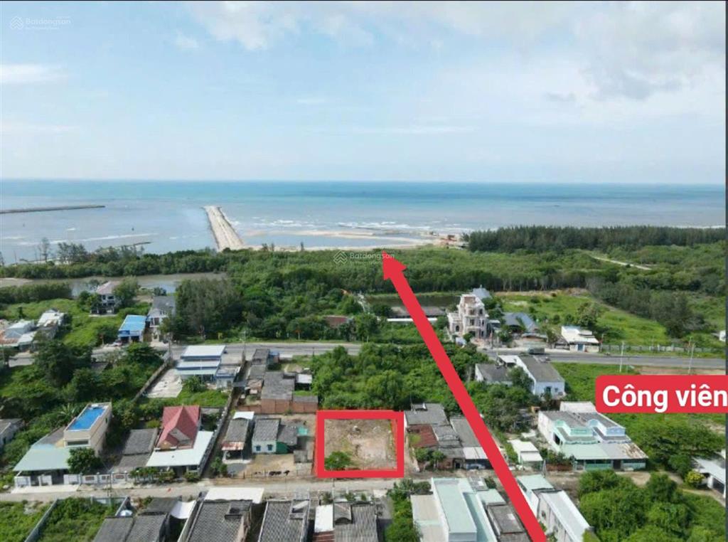 Siêu víp lô đi bộ ra biển, 251m2  240m2 thổ cư  cách biển 500m. quy hoạch đẹp, công viên, đường