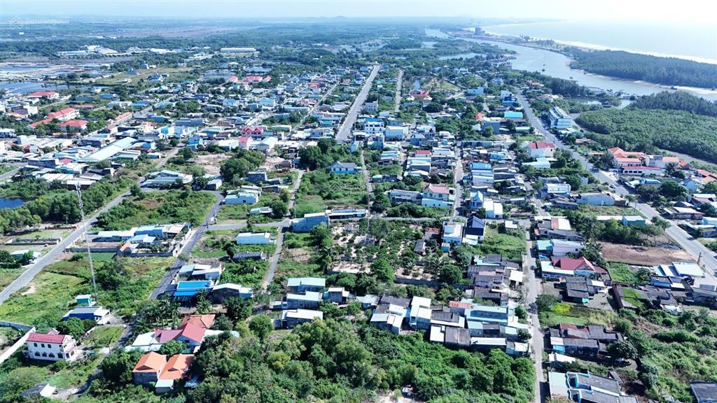 Siêu víp lô đi bộ ra biển, 251m2  240m2 thổ cư  cách biển 500m. quy hoạch đẹp, công viên, đường