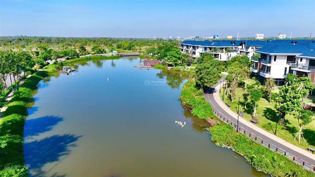 Bán gấp biệt thự view hồ 200m2 tại khu đô thị id junction, 15,6tỷ vnd