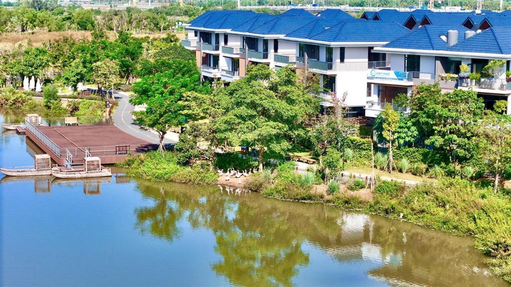 Bán gấp biệt thự view hồ 200m2 tại khu đô thị id junction, 15,6tỷ vnd