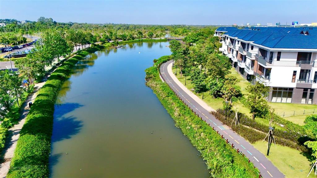 Bán gấp biệt thự view hồ 200m2 tại khu đô thị id junction, 15,6tỷ vnd