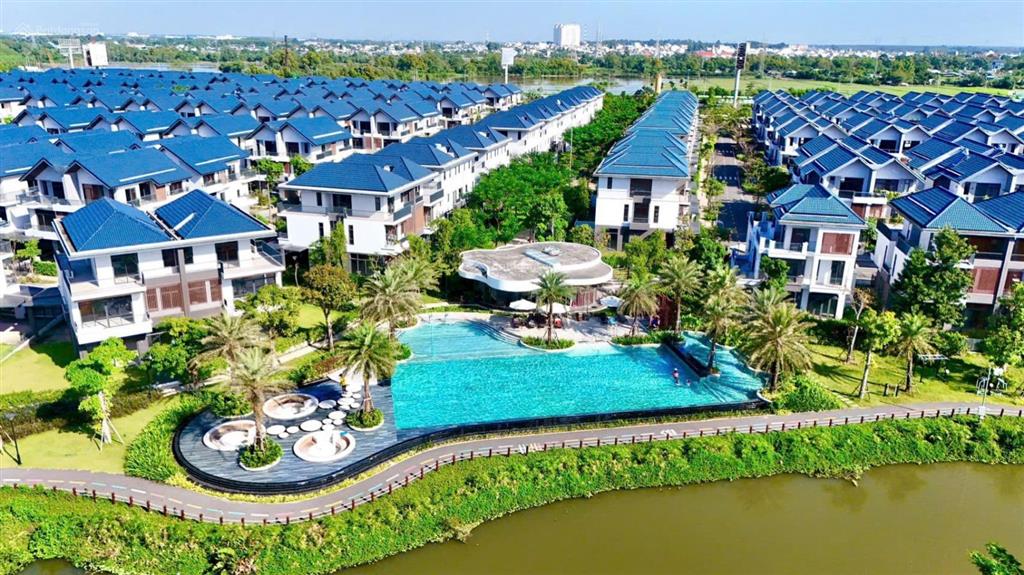 Cho thuê bt id junction 3pn  4pn giá từ 2326 tr / tháng. nhà mới decor, full nội thất cao cấp.