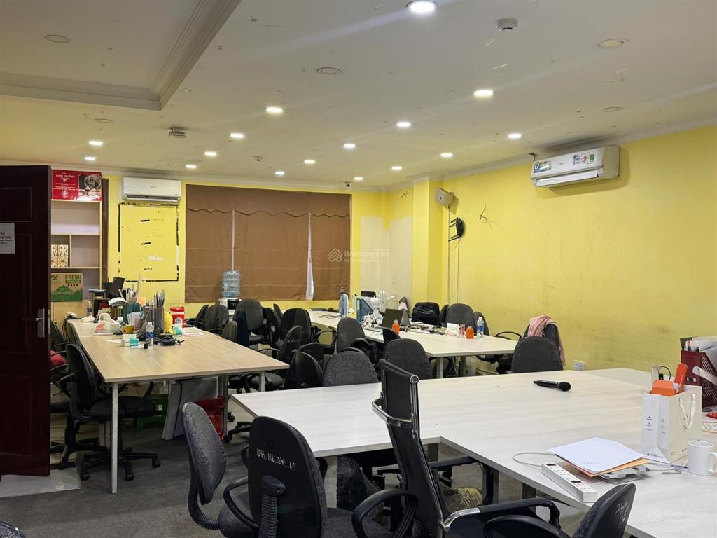 Cho thuê sàn văn phòng 160m2 sử dụng, sẵn nội thất, máy lạnh, giá 25tr/tháng  0948 888 ***