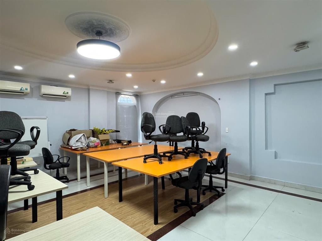 Cho thuê sàn văn phòng 160m2 sử dụng, sẵn nội thất, máy lạnh, giá 25tr/tháng  0948 888 ***