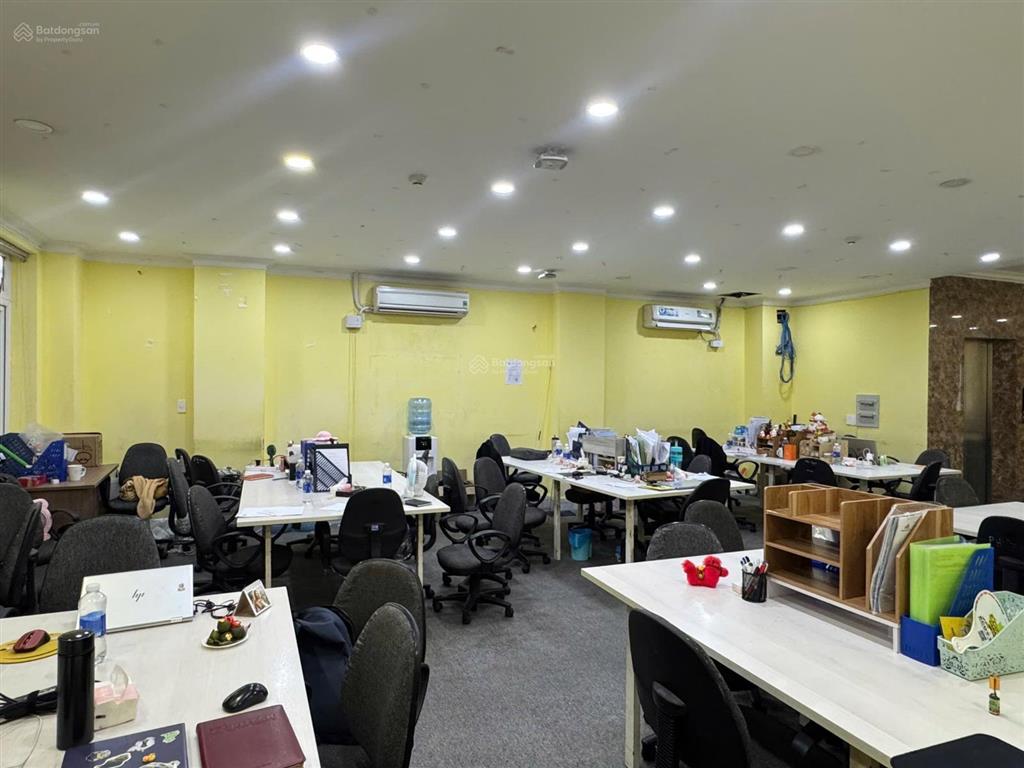 Cho thuê sàn văn phòng 160m2 sử dụng, sẵn nội thất, máy lạnh, giá 25tr/tháng  0948 888 ***