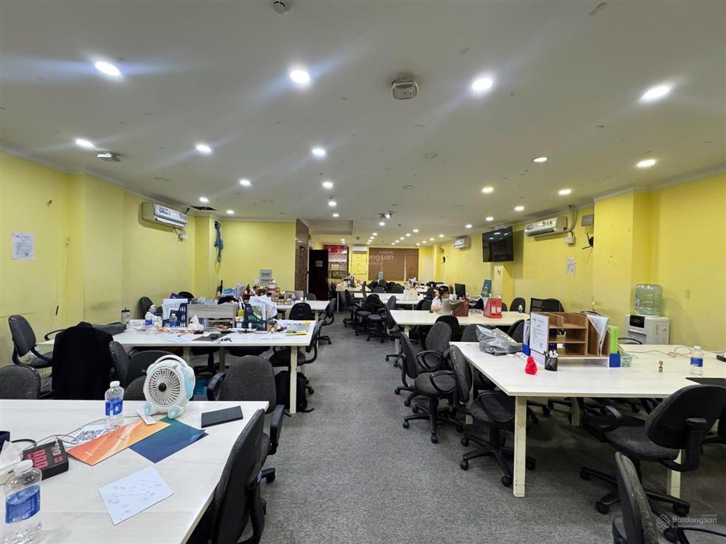 Cho thuê sàn văn phòng 160m2 sử dụng, sẵn nội thất, máy lạnh, giá 25tr/tháng  0948 888 ***