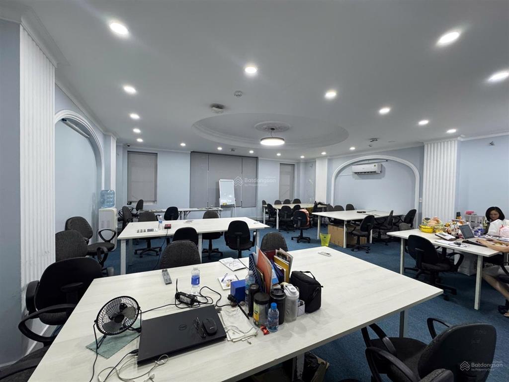 Cho thuê sàn văn phòng 160m2 sử dụng, sẵn nội thất, máy lạnh, giá 25tr/tháng  0948 888 ***