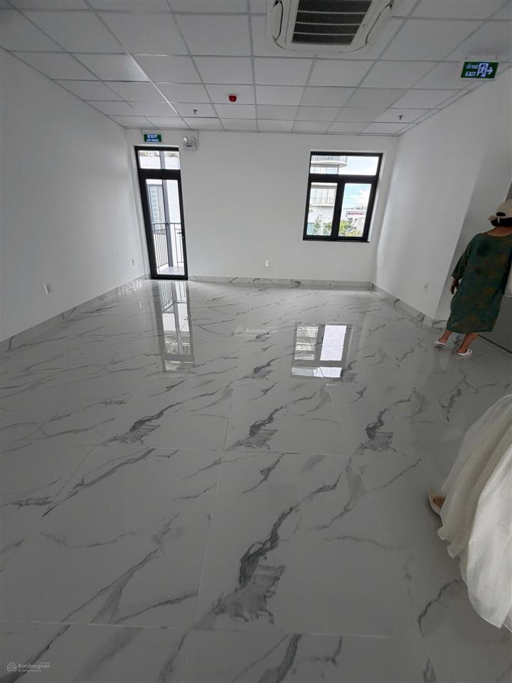 Cho thuê văn phòng trương văn bang 8x20m  7 tầng  pccc giá 230 triệu/tháng  0948 888 ***