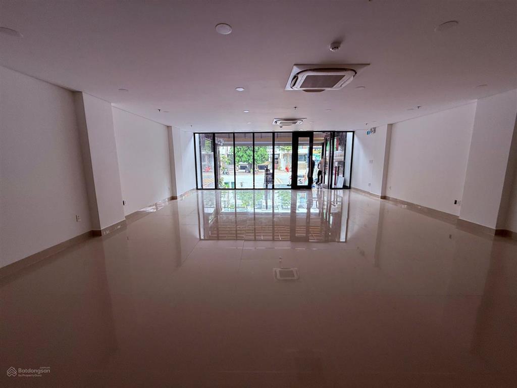 Cho thuê văn phòng trương văn bang 8x20m  7 tầng  pccc giá 230 triệu/tháng  0948 888 ***