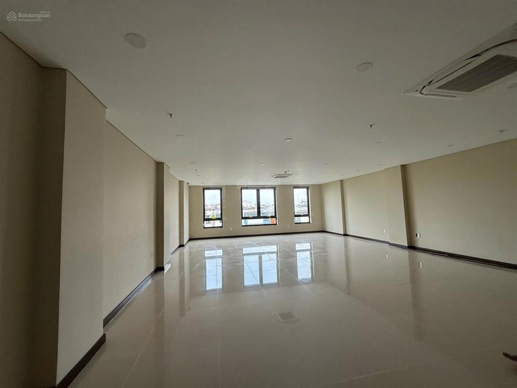 Cho thuê văn phòng trương văn bang 8x20m  7 tầng  pccc giá 230 triệu/tháng  0948 888 ***