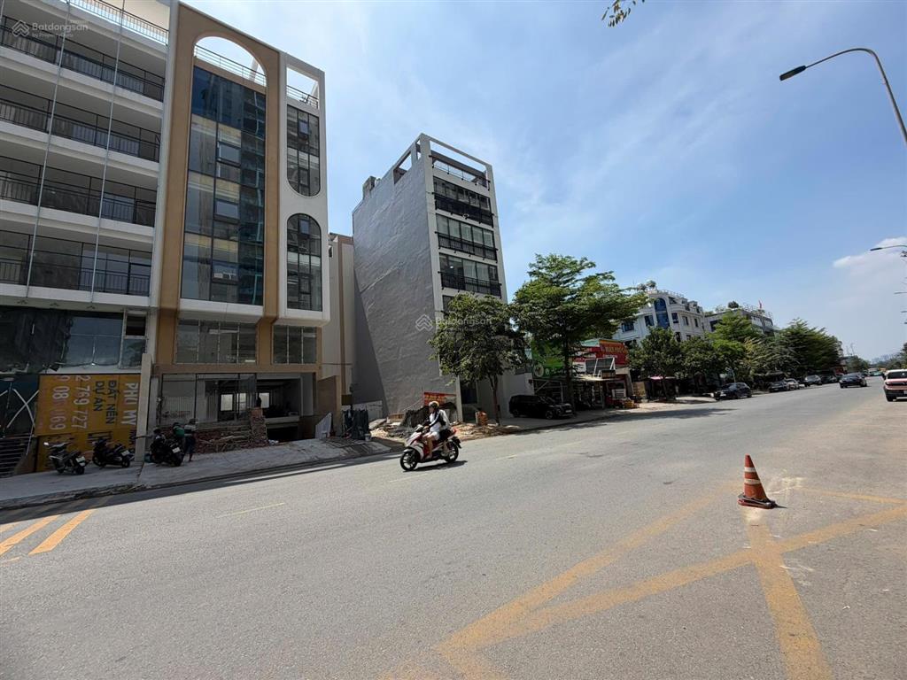 Cho thuê văn phòng trương văn bang 8x20m  7 tầng  pccc giá 230 triệu/tháng  0948 888 ***