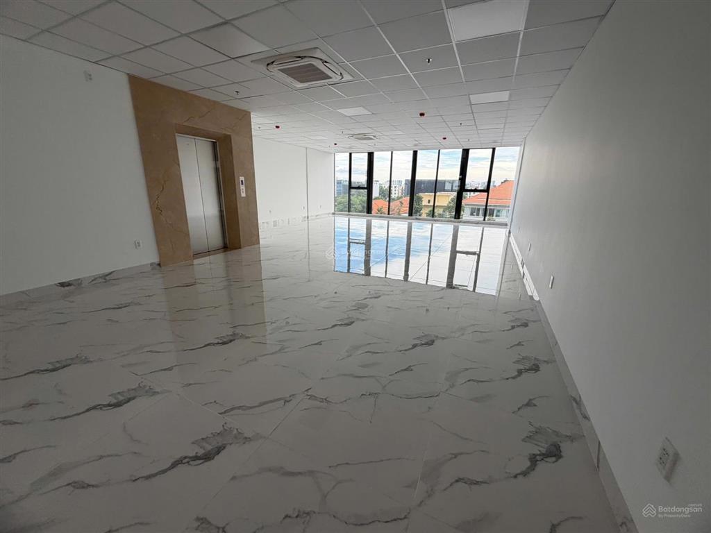 Cho thuê văn phòng trương văn bang 8x20m  7 tầng  pccc giá 230 triệu/tháng  0948 888 ***