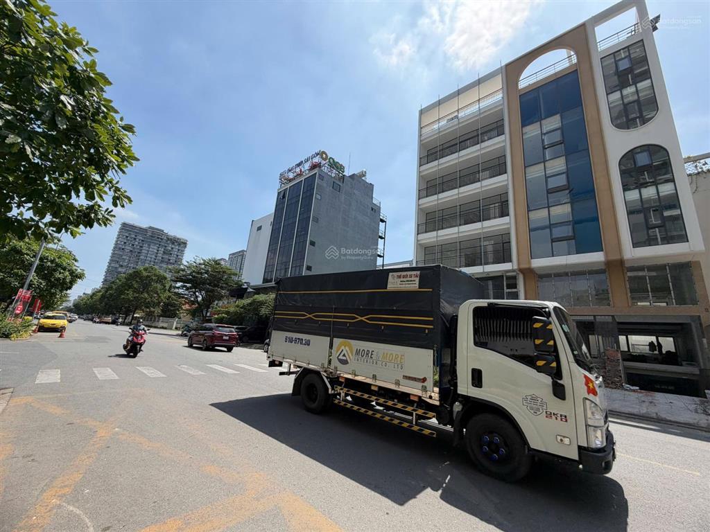 Cho thuê văn phòng trương văn bang 8x20m  7 tầng  pccc giá 230 triệu/tháng  0948 888 ***