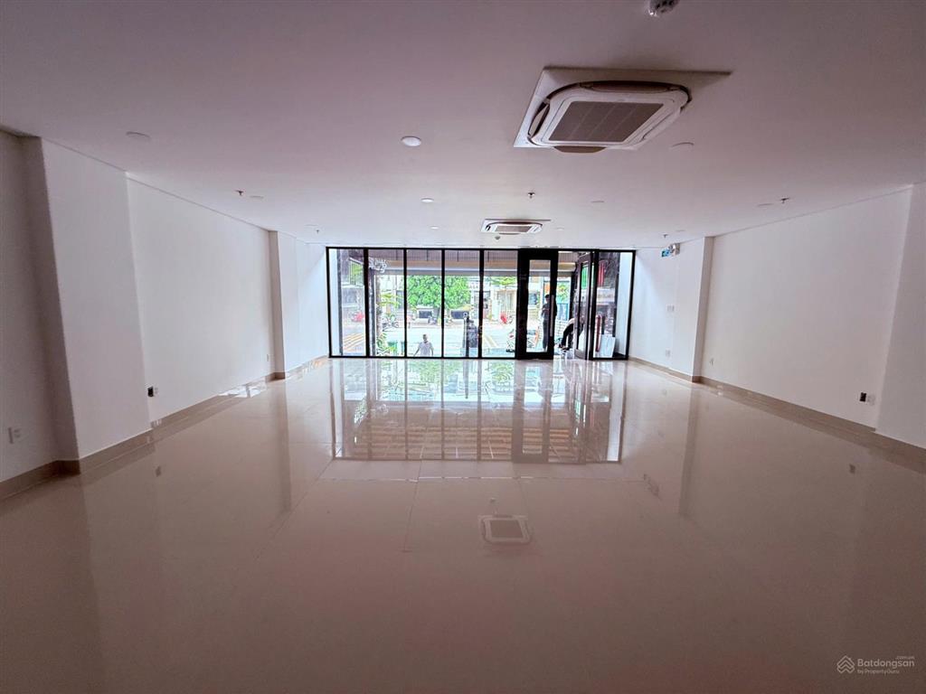 Cho thuê văn phòng trương văn bang 8x20m  7 tầng  pccc giá 230 triệu/tháng  0948 888 ***