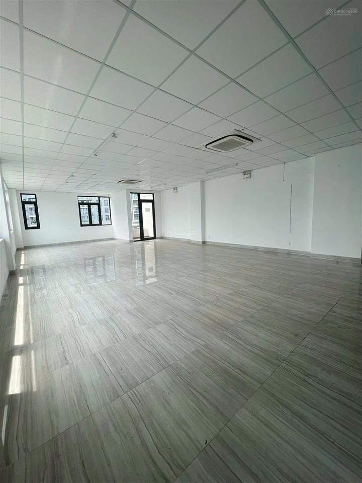 Cho thuê văn phòng 14x22m hầm, 7 tầng giá 400tr/tháng thang máy, máy lạnh, pccc  0948 888 ***