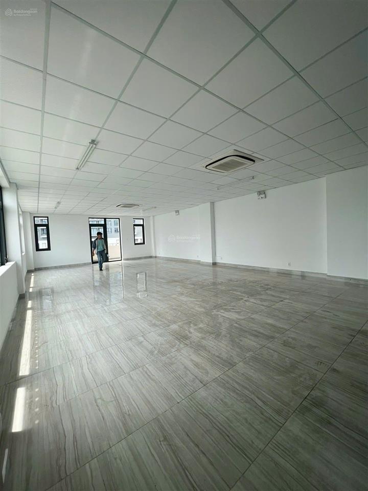 Cho thuê văn phòng 14x22m hầm, 7 tầng giá 400tr/tháng thang máy, máy lạnh, pccc  0948 888 ***
