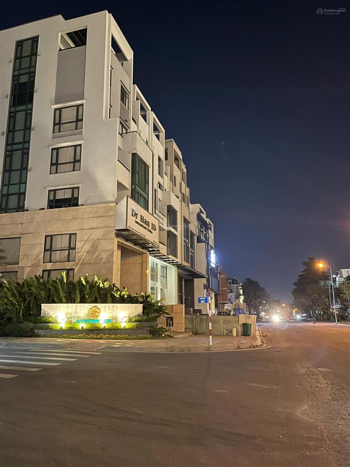 Cho thuê văn phòng 14x22m hầm, 7 tầng giá 400tr/tháng thang máy, máy lạnh, pccc  0948 888 ***