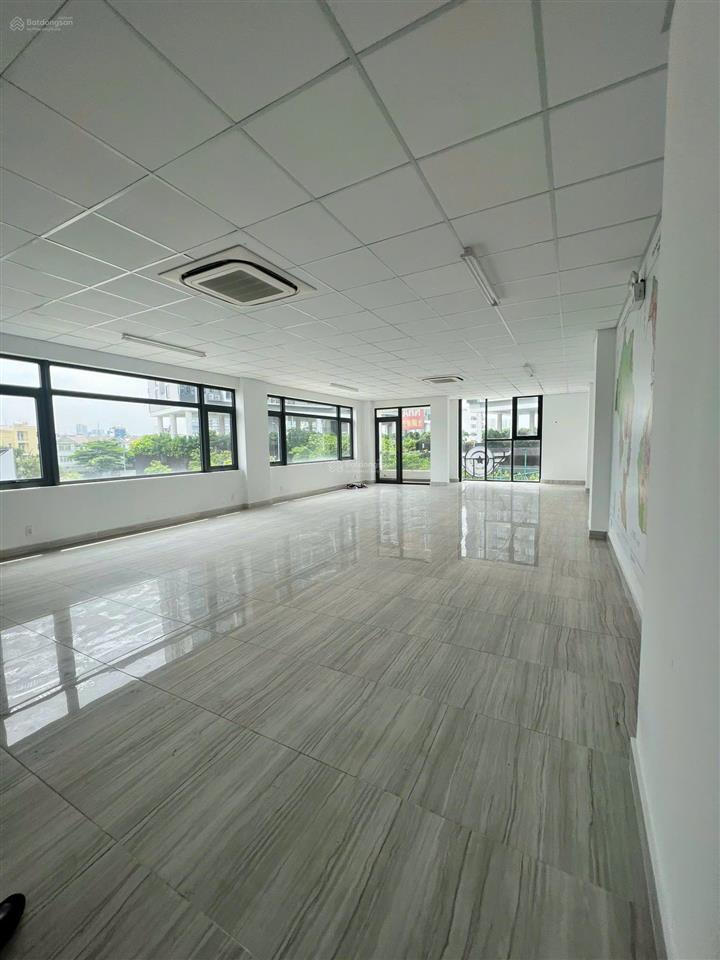 Cho thuê văn phòng 14x22m hầm, 7 tầng giá 400tr/tháng thang máy, máy lạnh, pccc  0948 888 ***