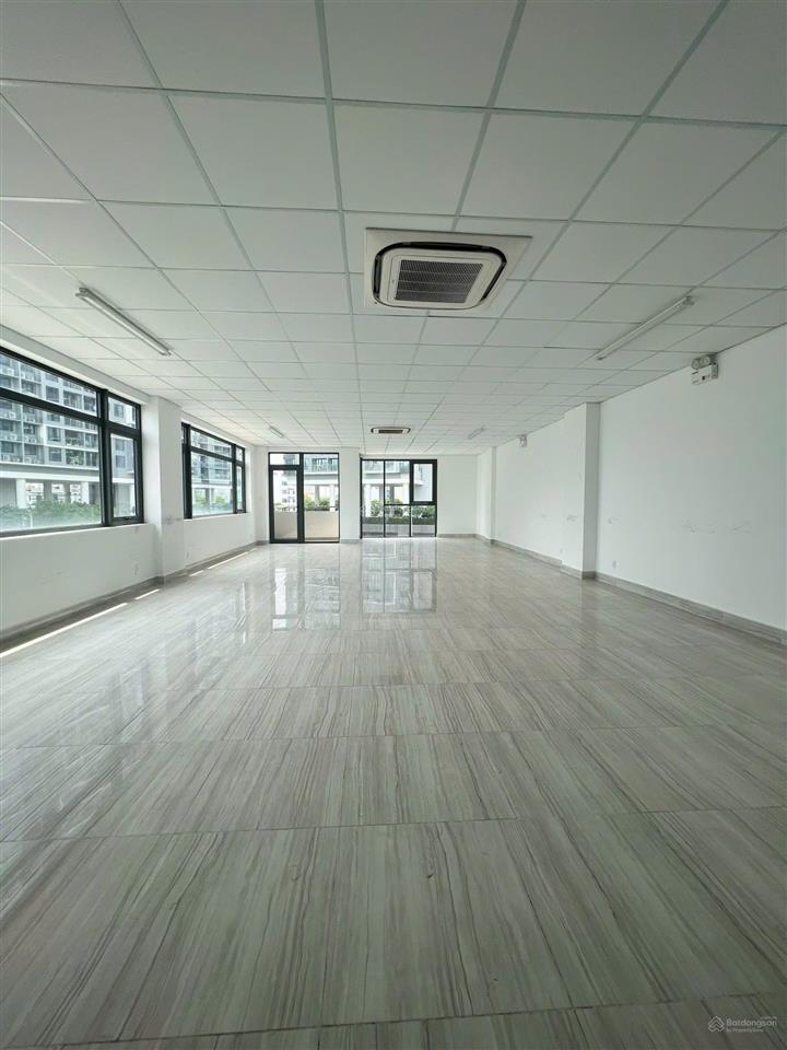 Cho thuê văn phòng 14x22m hầm, 7 tầng giá 400tr/tháng thang máy, máy lạnh, pccc  0948 888 ***