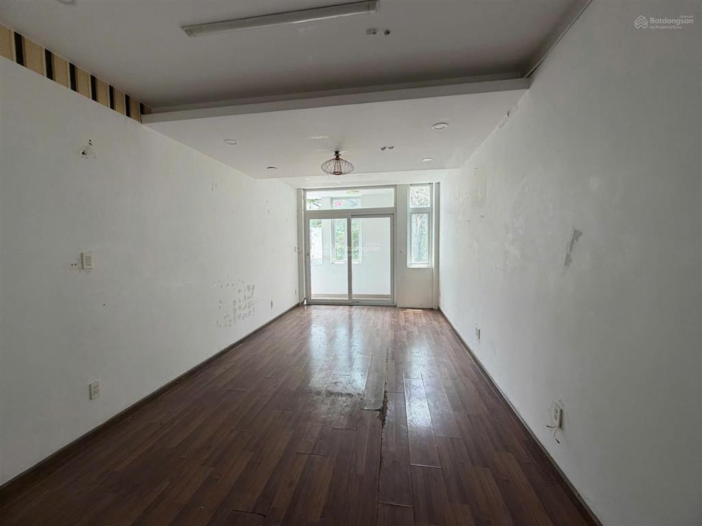 Cho thuê vp 8x20m/100tr/th, hầm 4 tầng mt trương văn bang thang máy, máy lạnh,  0948 888 ***