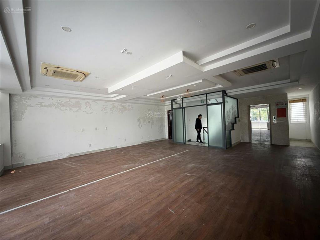 Cho thuê vp 8x20m/100tr/th, hầm 4 tầng mt trương văn bang thang máy, máy lạnh,  0948 888 ***