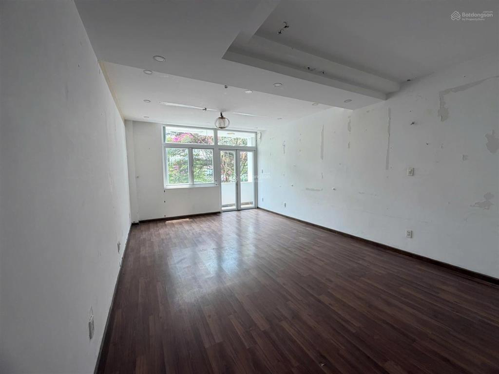 Cho thuê vp 8x20m/100tr/th, hầm 4 tầng mt trương văn bang thang máy, máy lạnh,  0948 888 ***