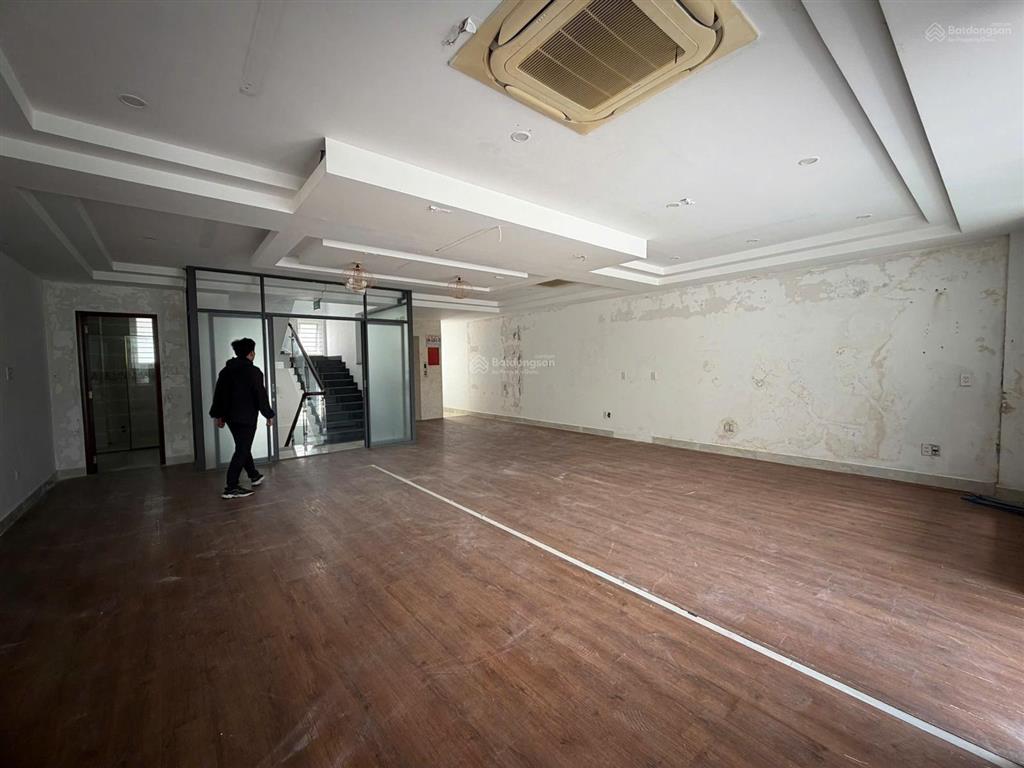 Cho thuê vp 8x20m/100tr/th, hầm 4 tầng mt trương văn bang thang máy, máy lạnh,  0948 888 ***