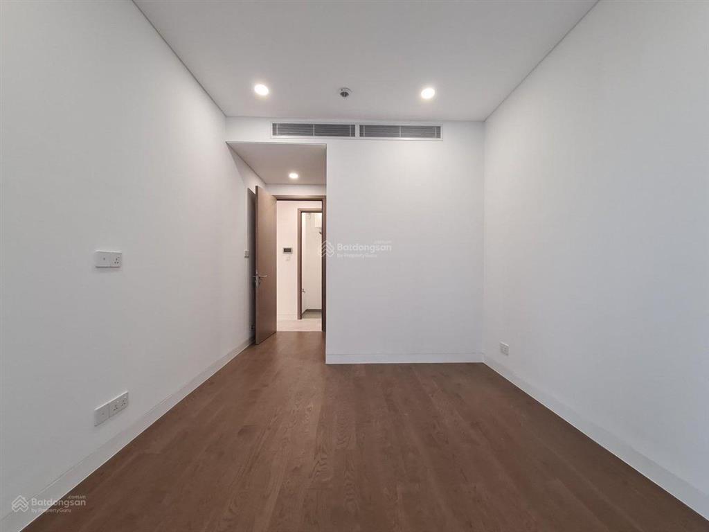 Sổ hồng trao taycăn 1 phòng ngủ64m2tầng trungview hồ bơi mát mẻ