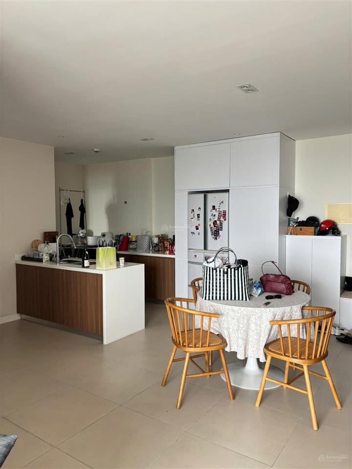 [metro kosmo]  căn hộ ăn điểm nhờ tầng cao và view thoáng hồ tây  84m² giá thuê 18,5 triệu