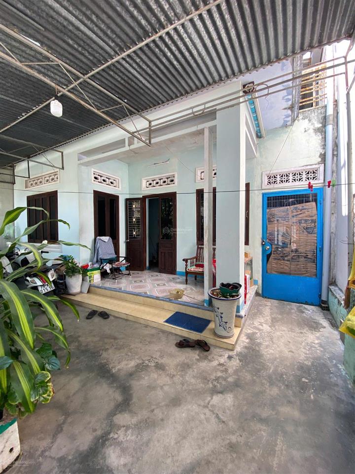 Bán đất tặng nhà, cách biển chỉ 700m. dt 131m2 (mt7,9m). gần 2 chợ, tiện ở, xây toà nhà cho thuê