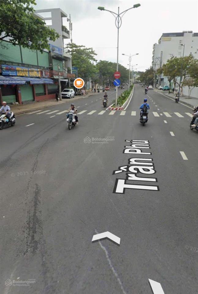 Bán đất tặng nhà cực gần biển chỉ 30m, khu vực kd hải sản sầm uất.