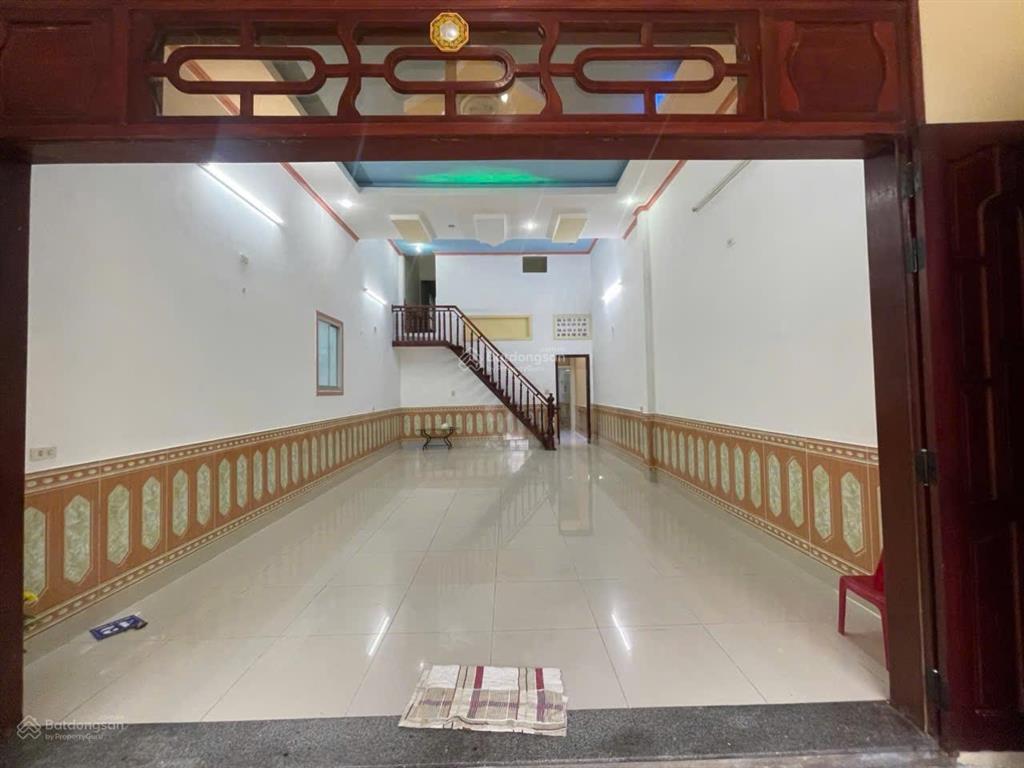 Nhà mặt đường nguyễn lộ trạch, tiện ở, kd, cách biển chỉ 1km, khu cán bộ dân trí cao