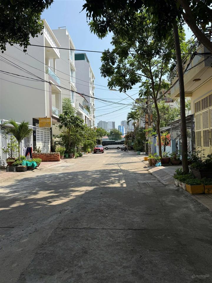 Hot  nhà 5t (6pn), cách biển chỉ 1km, đường 12m, tiện ở, cho thuê có dòng tiền, khu bộ đội an ninh