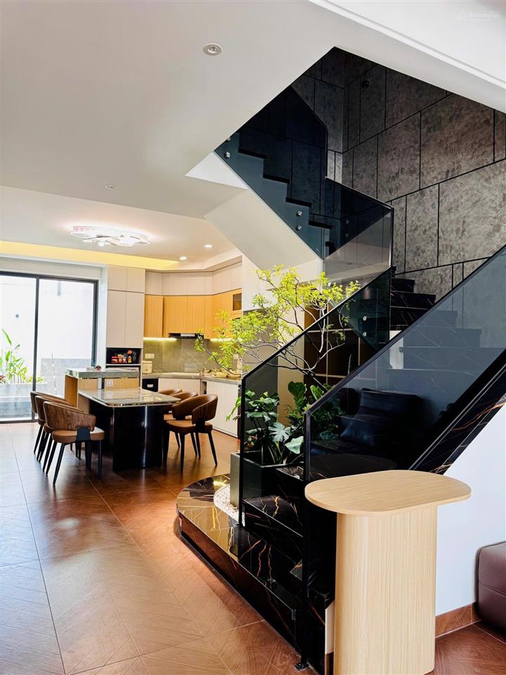 Nhà mới 3 tầng kđt hud phước long a có thang máy xây tâm huyết để ở