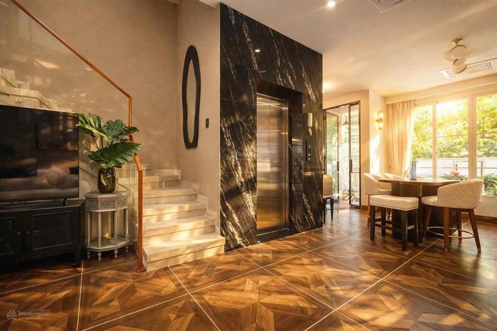 Siêu phẩm hà quang 2  bán căn liền kề siêu đẹp kđt hà quang 2 , đang cho nga thuê 50triệu / tháng