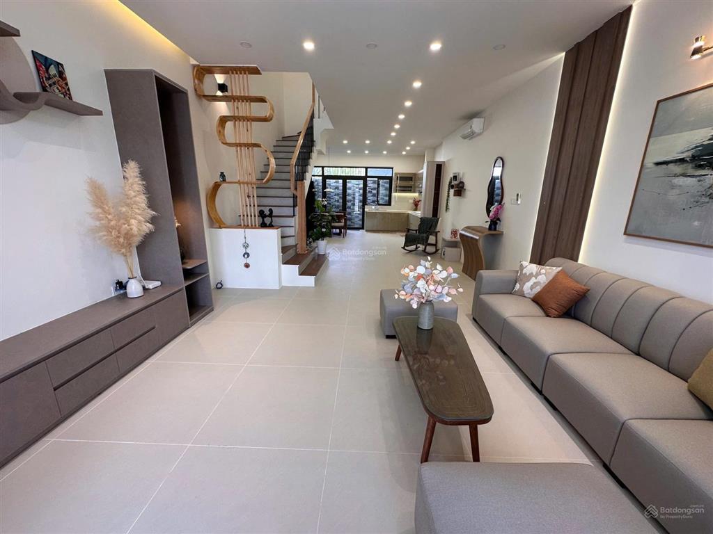 Nhà đẹp 3 tầng mới xây mỹ gia gói 7 đối diện sân bóng mỹ gia hàng hot, gần đại lộ võ nguyên giáp