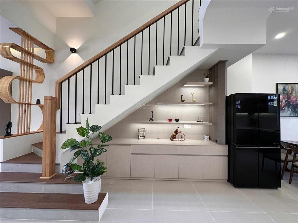 Nhà đẹp 3 tầng mới xây mỹ gia gói 7 đối diện sân bóng mỹ gia hàng hot, gần đại lộ võ nguyên giáp