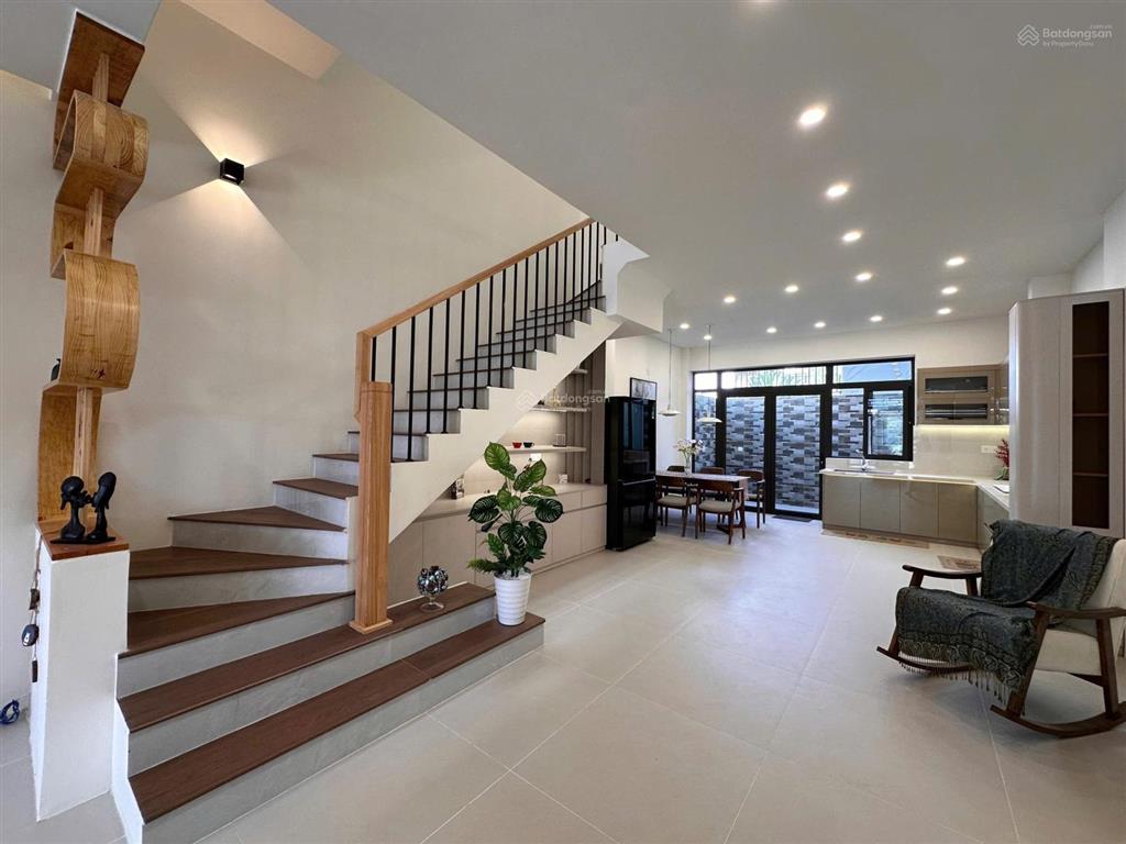 Nhà đẹp 3 tầng mới xây mỹ gia gói 7 đối diện sân bóng mỹ gia hàng hot, gần đại lộ võ nguyên giáp
